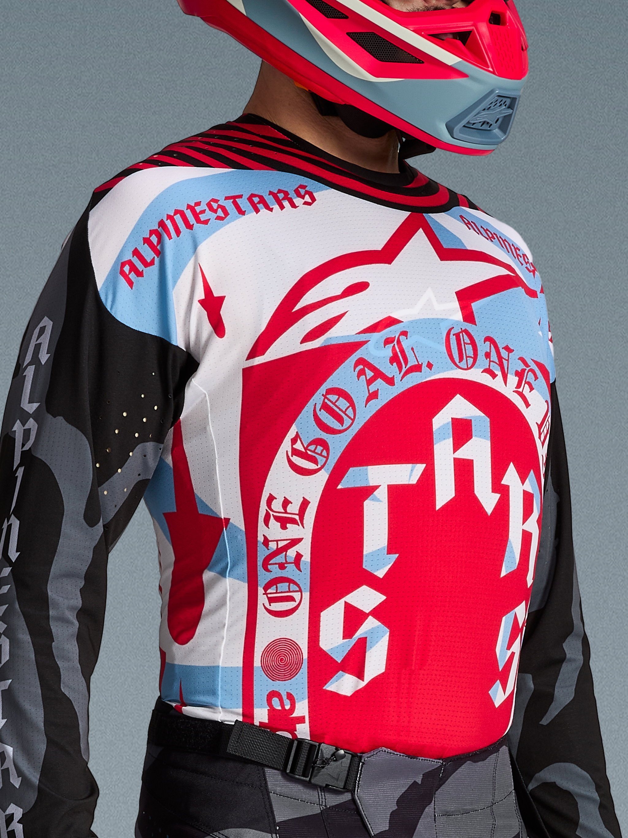 Techstar Beast Coast Beperkte Oplage Jersey, rood, wit en blauw met gotische graphics en atletische racepasvorm.