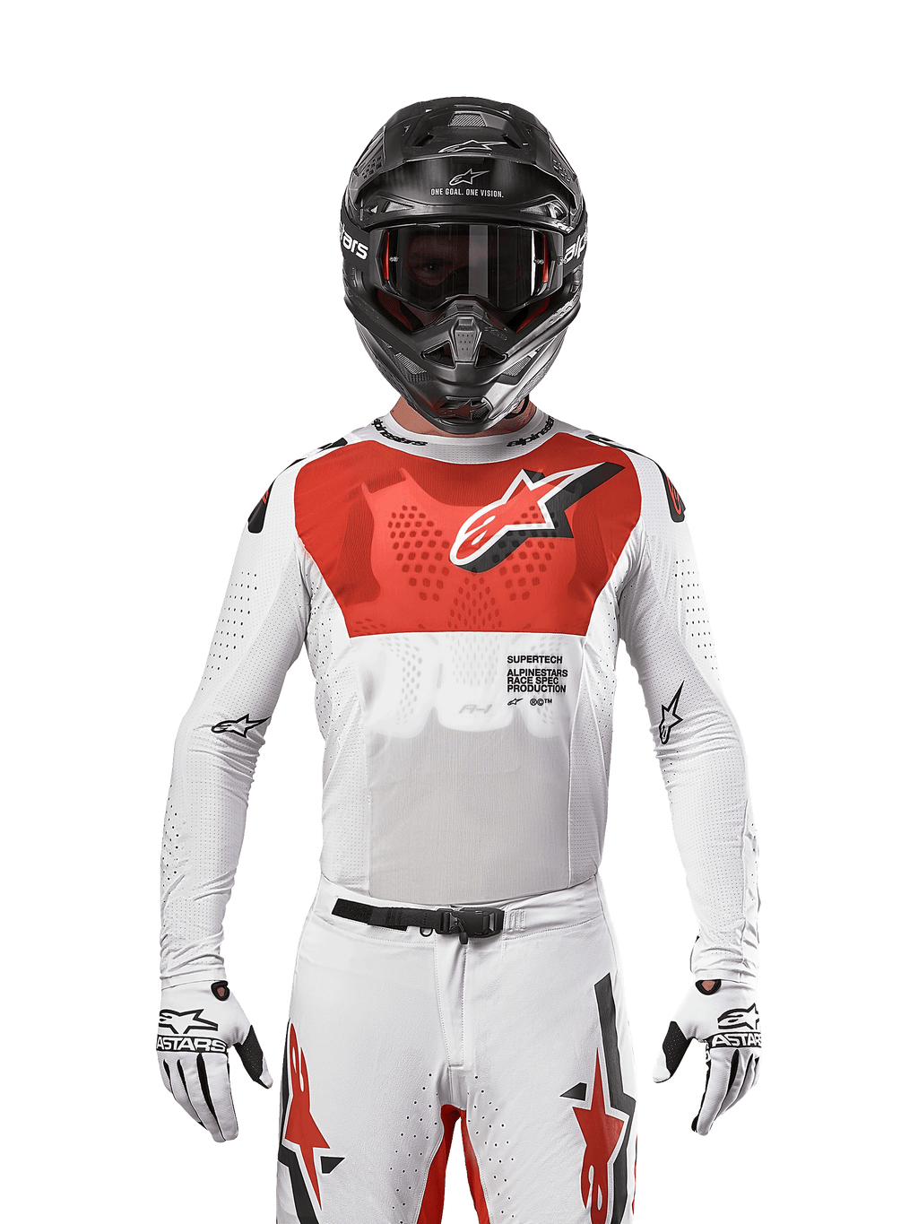 Alpinestars 2024 Supertech Ward Jersey, motorcross shirt in White Hot Orange, wit stretchgaas jersey met een opvallende rode borstgrafiek en logo, zwarte helm met donkere bril, witte handschoenen, professionele uitrusting voor off-road prestaties