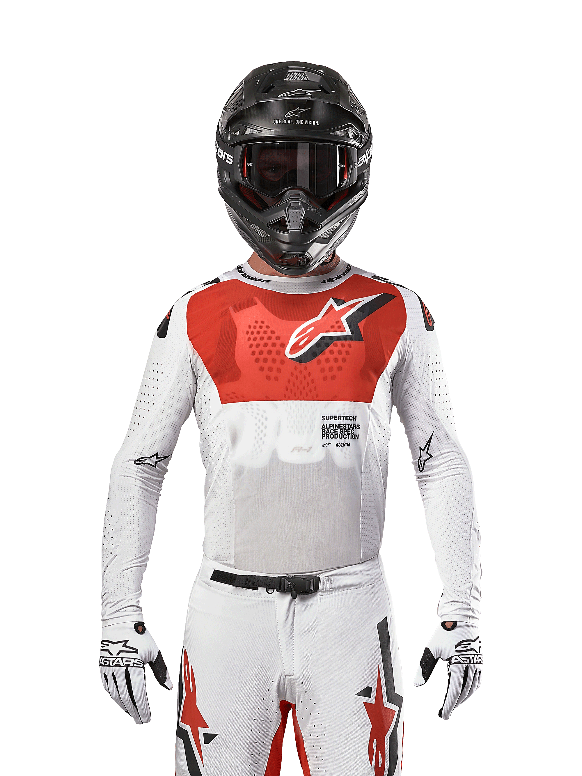 Alpinestars 2024 Supertech Ward Jersey, motorcross shirt in White Hot Orange, wit stretchgaas jersey met een opvallende rode borstgrafiek en logo, zwarte helm met donkere bril, witte handschoenen, professionele uitrusting voor off-road prestaties