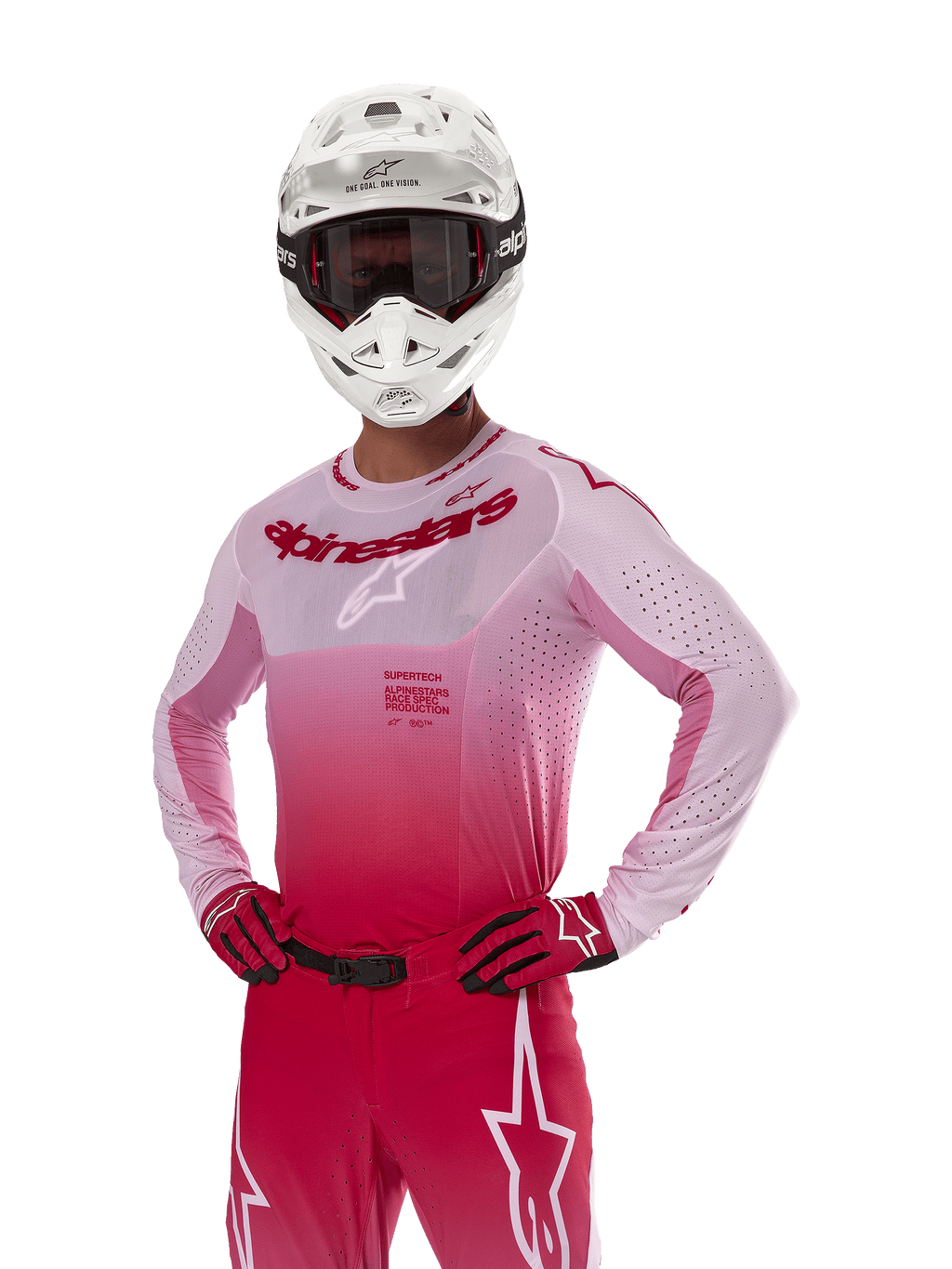 Alpinestars 2024 Supertech Dade Jersey, motorcross racekleding, Red Berry Lilac kleurverloop, jersey met lange mouwen en lasergesneden perforaties, gedragen door een rijder met een witte helm en bijpassende rode handschoenen en broek, professionele motorcross-uitrusting op een witte achtergrond