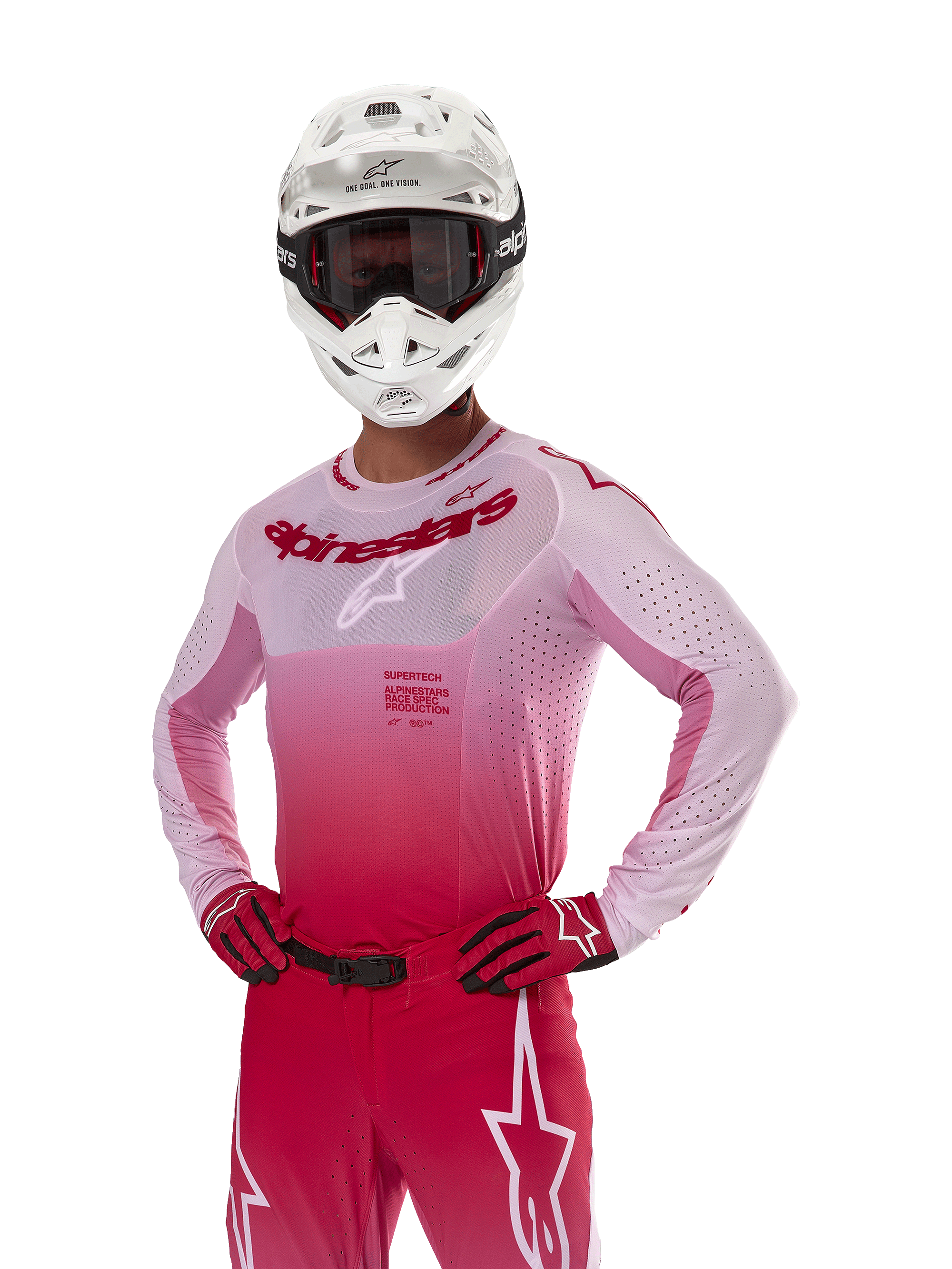 Alpinestars 2024 Supertech Dade Jersey, motorcross racekleding, Red Berry Lilac kleurverloop, jersey met lange mouwen en lasergesneden perforaties, gedragen door een rijder met een witte helm en bijpassende rode handschoenen en broek, professionele motorcross-uitrusting op een witte achtergrond