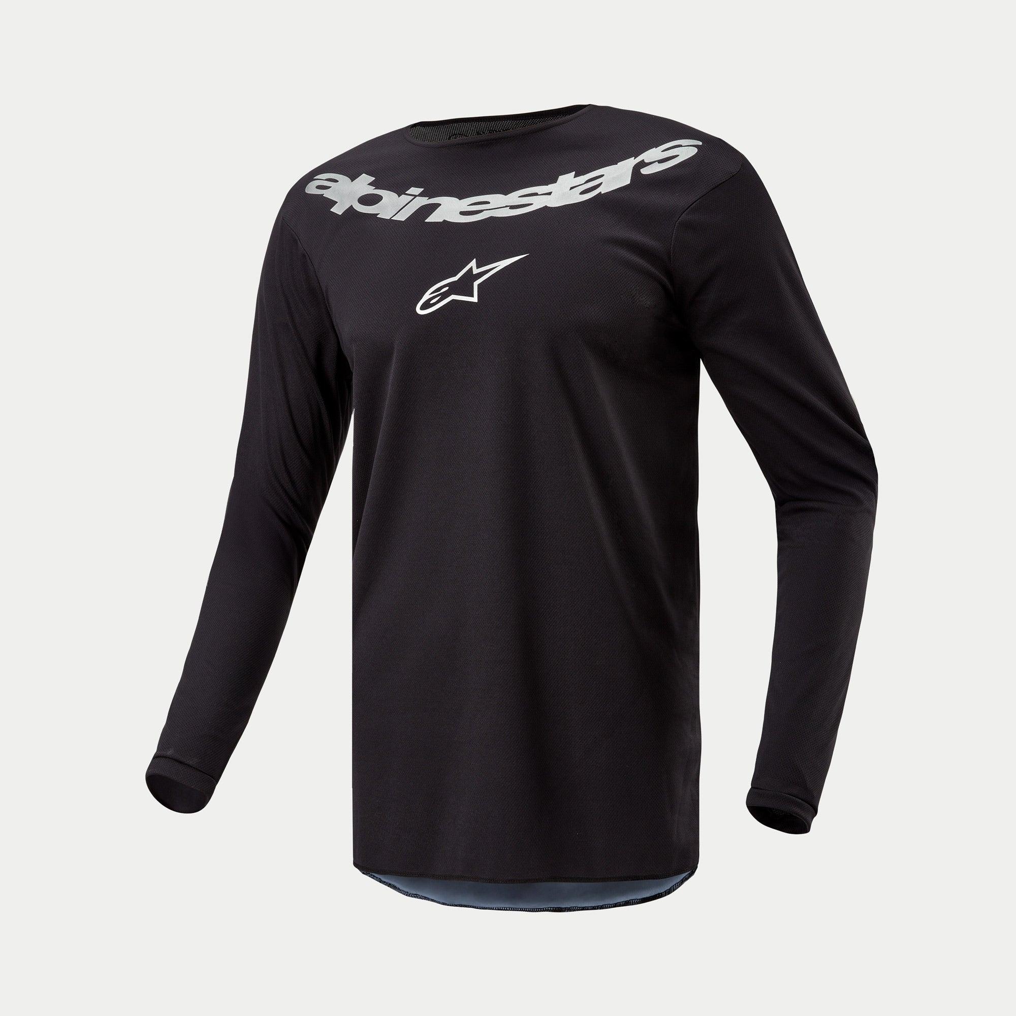 Alpinestars 2024 Fluid Graphite Jersey, motorcross shirt, zwart zilver, performance top met lange mouwen met groot zilveren Alpinestars-logo en ster op de borst, lichtgewicht vochtafvoerende poly-stof voor off-road rijden