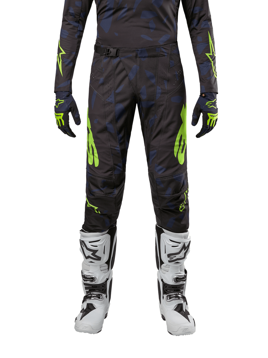Alpinestars 2024 Techstar Rantera crossbroek, motorcross broek, zwart, navy en fluogeel, gedragen met bijpassende jersey met lange mouwen, handschoenen en witte motorcrosslaarzen, met opvallende neongele accenten en een abstract donker patroon.