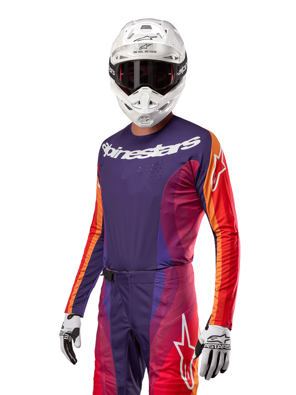 Alpinestars 2024 Techstar Pneuma jersey, motorcross racetenue, paars met rood en oranje accenten, witte helm met vizier, witte handschoenen met zwarte details, premium beschermende uitrusting voor terreinrijden
