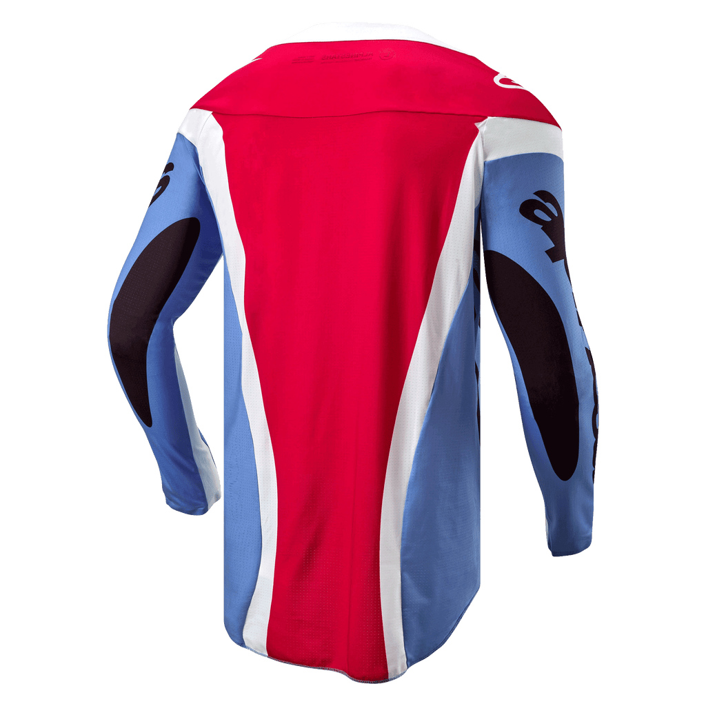 Alpinestars 2024 Techstar Ocuri Jersey, motocross shirt, lichtblauw, marsrood en wit, achteraanzicht met atletische racepasvorm, verlengde achterkant en zwarte mouwgraphics