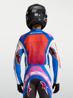 Alpinestars Jeugd Supertech Maven Jersey, blauw en koraalrood motorcrossjersey met ademende mesh panelen, achteraanzicht.