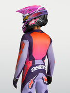 Alpinestars Jeugd Fluid Hunt jersey 2027, paars en roze vochtafvoerende motorcrossjersey, achteraanzicht van jonge rijder.