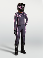 Alpinestars Stella Fluid Apex V2 broek en jersey, dames motorcrossuitrusting in grijs en roze voor off-roadprestaties.