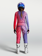 Alpinestars Stella Fluid Kepler jersey, motocrossjersey voor dames, paars en rood, polyfabric, achteraanzicht op model.