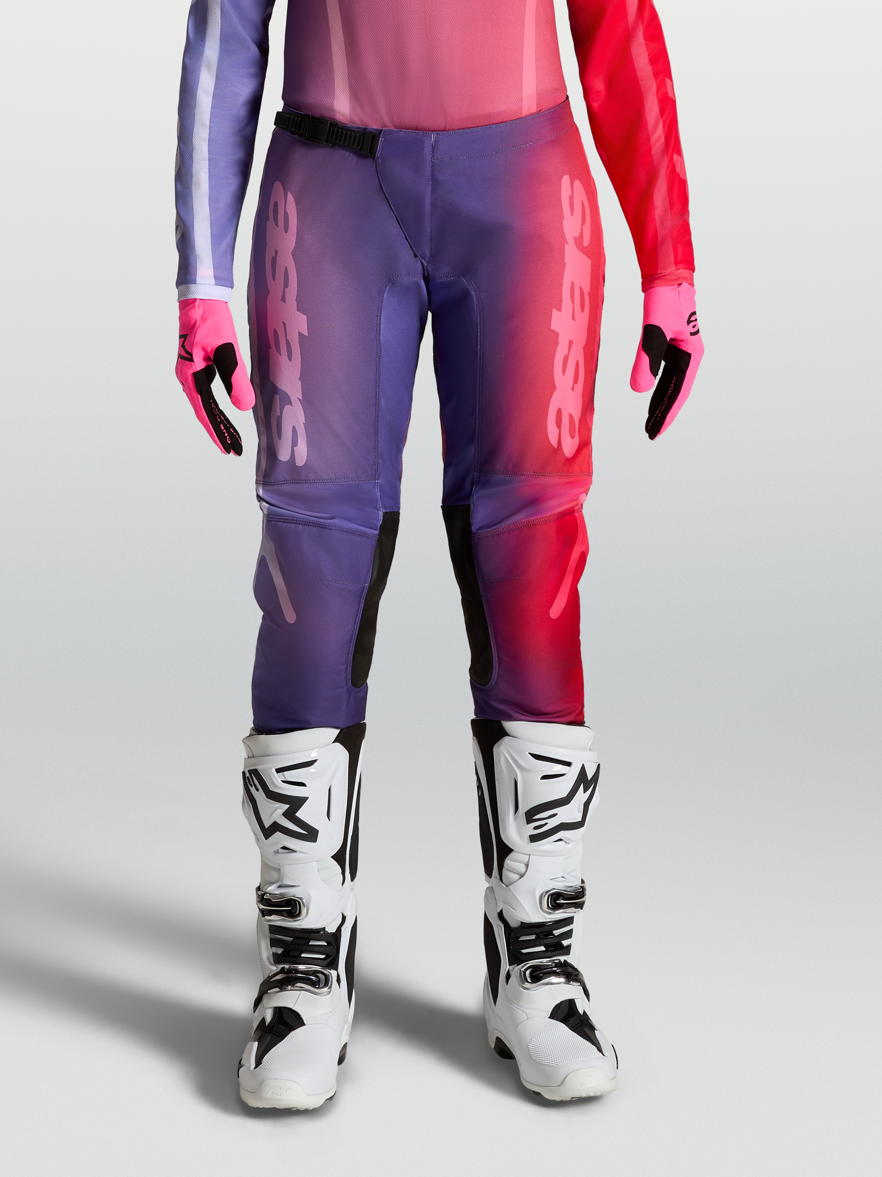 Alpinestars Stella Fluid Kepler broek 2027, dames motorcrossbroek, paars en rood, versterkte knieën voor off-road rijden.