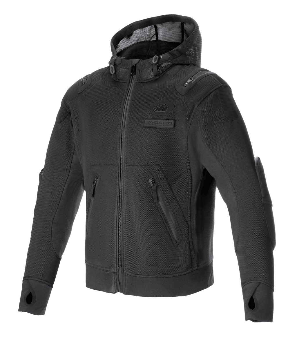 Alpinestars Moflow Air Tech Hoodie, zwarte motorhoodie met mesh-chassis met hoge dichtheid, zijzakken met ritssluiting, duimgaten bij de manchetten, geïntegreerde schouder- en elleboogbescherming, mesh capuchon met trekkoord, urban sportief design voor rijden bij warm weer