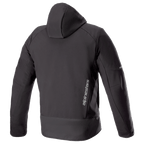 Alpinestars Neo Waterproof Hoodie, technische urban motorjas, zwart, achteraanzicht met afneembare capuchon, verticale zilveren Alpinestars-branding op de onderrug en reflecterende accenten op de mouwen