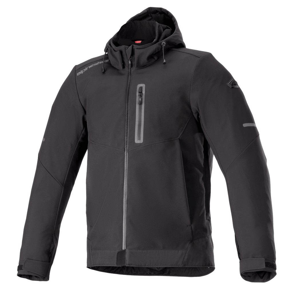 Alpinestars Neo Waterproof Hoodie, zwart, stedelijke motorjas, gladde waterbestendige stof, volledige ritssluiting voorzijde, verticale borstzak met rits, vaste capuchon met trekkoord, reflecterende accenten op de mouwen, verstelbare klittenbandmanchetten, technische stijl voor woon-werkverkeer
