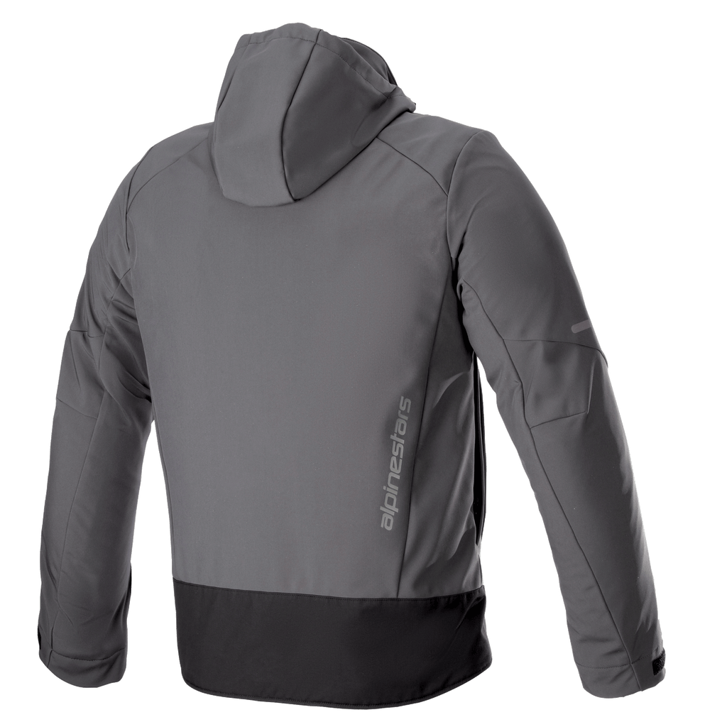 Alpinestars Neo Waterproof Hoodie, technische stedelijke motorjas, Tar Gray en zwart, achteraanzicht met verticale Alpinestars-branding, afneembare capuchon, waterdichte softshell-constructie met een zwart zoompaneel