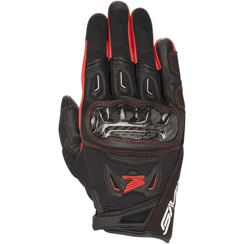 Alpinestars Honda SMX-2 Air Carbon V2 handschoenen, sportieve motorhandschoenen, zwart en rood, voorzien van een carbon knokkelbeschermer, 3D-mesh en lederen constructie, rood Honda wing-logo en stiksels, kort manchetontwerp voor sportief rijden op de weg.