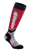 Alpinestars MX Plus sokken, motorcross sokken, zwart, grijs en rood, met verticale witte Alpinestars-branding op een rood kuitpaneel, geribbelde performance-stof en versterkte hiel en teen.