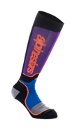 Alpinestars MX Plus sokken, motorcross kniesokken, zwart, royal blue en paars, met een paarse geribbelde schacht met een verticaal oranje Alpinestars-logo, royal blue mesh enkelpanelen met oranje accenten en een grijs-zwarte versterkte voet, performance off-road rijuitrusting
