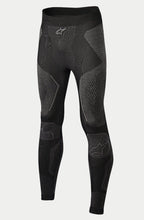 Alpinestars Ride Tech Bottom Winter, motor onderkleding broek, zwart en grijs, voorzien van gebreide panelen met dubbele dichtheid en textuurpatronen, naadloze constructie, Alpinestars-logo's op de tailleband en de schenen, ontworpen voor rijden in koude weersomstandigheden