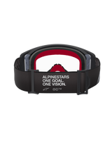 Alpinestars Supertech Corp Goggles, zwart en grijs, achteraanzicht met brede zwarte band met witte tekst 'ALPINESTARS ONE GOAL. ONE VISION.', rood gezichtsschuim aan de binnenkant en heldere lens, hoogwaardige motorcrossbril