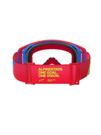 Alpinestars Supertech Corp Goggles, rood en blauw, achteraanzicht van de band met gele tekst 'ALPINESTARS ONE GOAL. ONE VISION.', zwart gezichtsschuim, off-road motorcrossbril