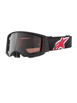 Alpinestars Supertech Corp Absolute Vision motorcrossbril, zwart en rood met Mirror Silver lens, voorzien van 'ONE GOAL. ONE VISION.' branding, zwarte band met groot rood-wit ster-logo, hoekig frame met schuimvulling, hoogwaardige off-road oogbescherming