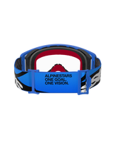 Alpinestars Supertech Stream Goggles, motorcrossbril, blauw en transparant, achteraanzicht van de blauwe band met "ALPINESTARS ONE GOAL. ONE VISION." tekst, zwart-witte graphics en rode en zwarte schuimvoering