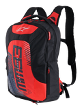 Alpinestars MM93 City Hunter V2 rugzak, zwart en rood, sportieve motorrugzak met ergonomische gevoerde schouderbanden, meerdere compartimenten met rode ritstrekkers, opvallend rood voorpaneel met MM93-logo en Marc Marquez grafische elementen, duurzame polystof, strak gestroomlijnd ontwerp