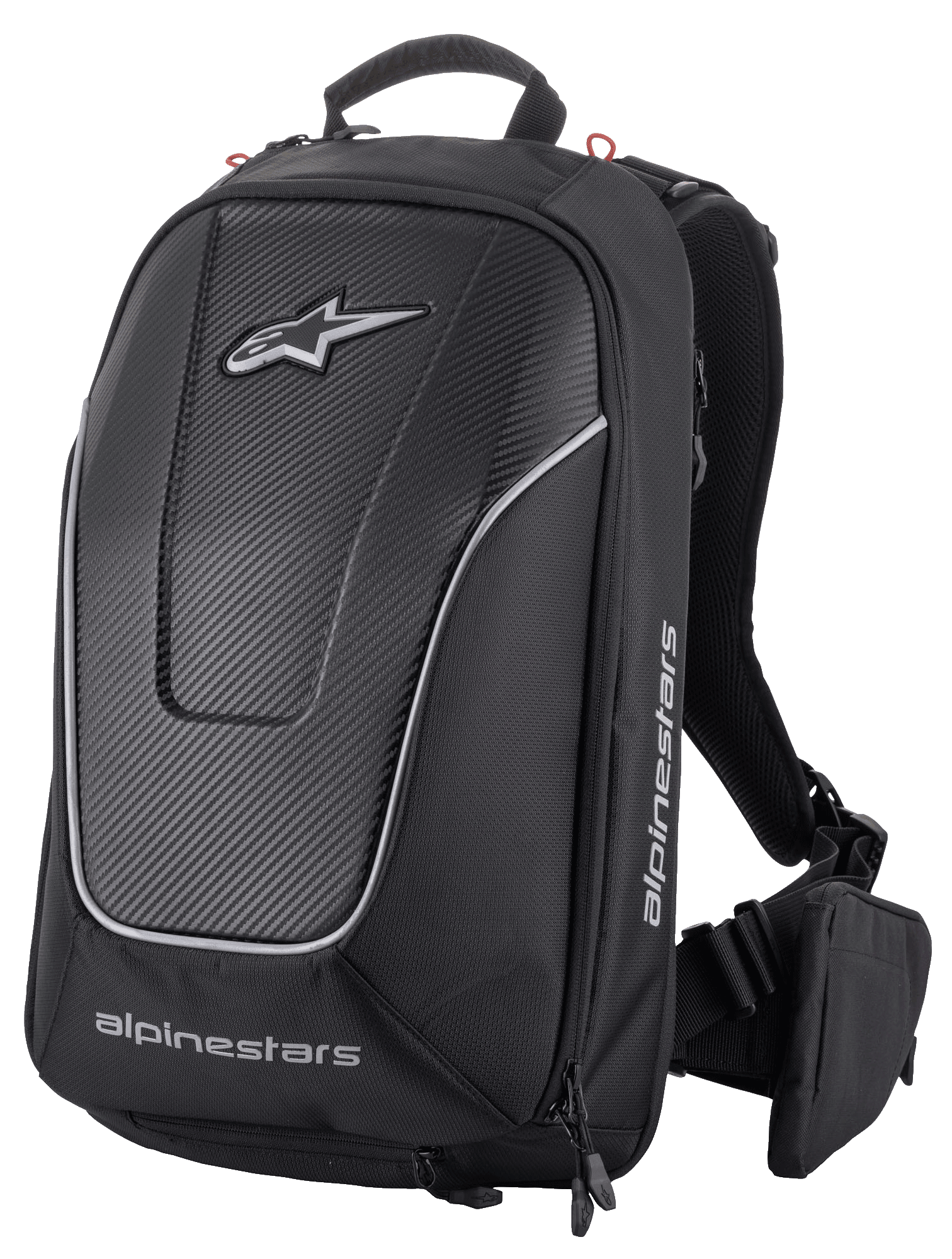 Alpinestars Charger Pro rugzak, zwart, aerodynamische semi-rigide motorrugzak, voorpaneel met carbon fiber textuur en reflecterende zilveren biezen, witte Alpinestars-logo's, gevoerde schouderbanden en afneembaar heuptasje, sportief motorontwerp