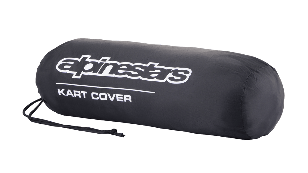 Alpinestars Kart Cover opbergzak, zwart, voorzien van wit Alpinestars-logo en 'KART COVER'-tekst, cilindrische vorm met een trekkoordsluiting, compact en draagbaar ontwerp voor motorsportuitrusting