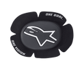 Alpinestars GP Sport Evo kniesliders, zwart en witte motorrace knieschuivers, voorzien van een wit sterlogo op een donkergrijze centrale puck, vijfladig voorgevormd ontwerp met "ONE GOAL ONE VISION" merktekst, duurzame TPU-bescherming voor circuit- en sportgebruik