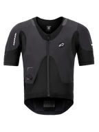 Alpinestars Tech-Air 5 Plasma Systeem, zwart airbagvest, vooraanzicht met korte mouwen en centrale ritssluiting, voorzien van Alpinestars-branding en een geïntegreerd LED-statusdisplay, ultraslanke beschermende onderkleding voor motorveiligheid