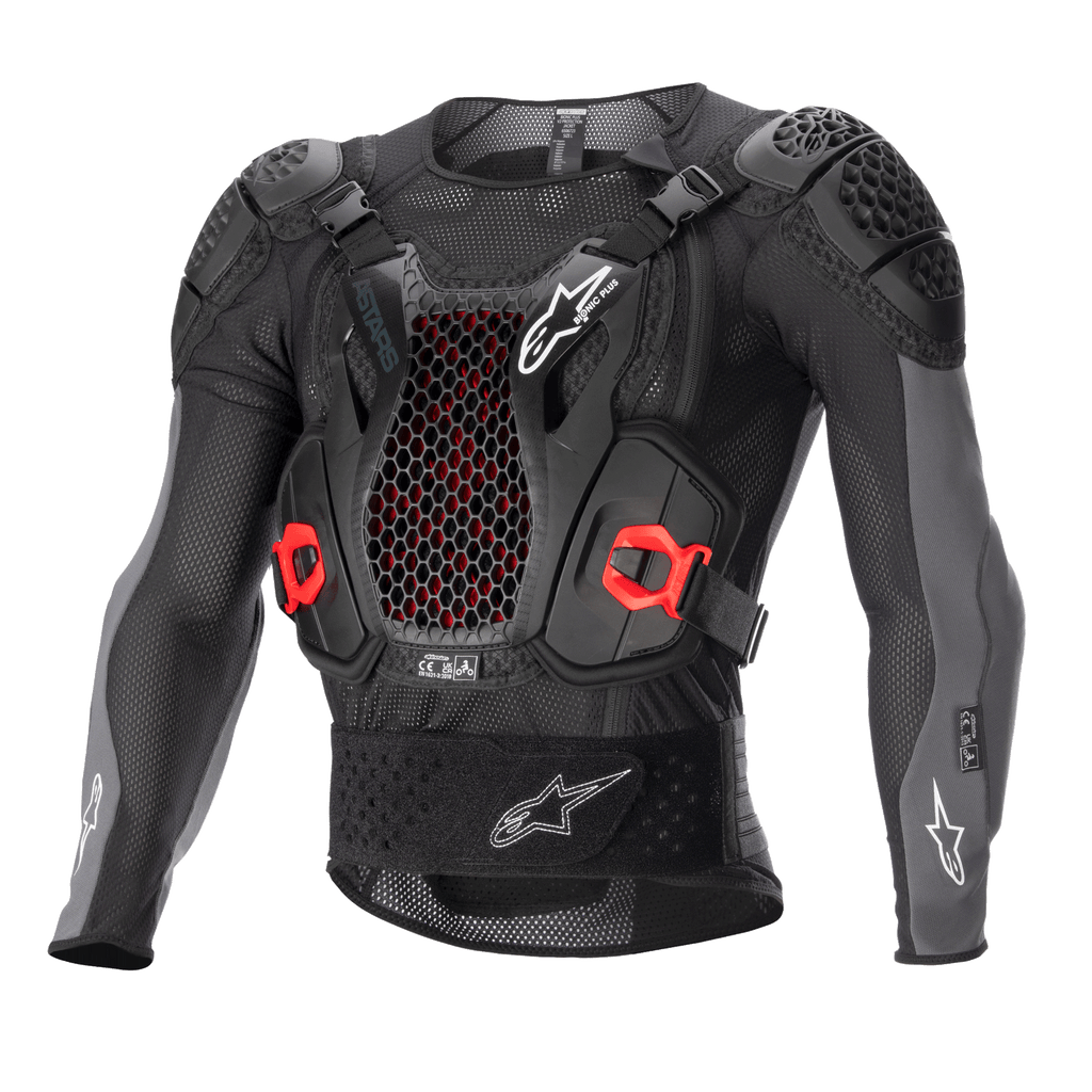 Alpinestars Bionic Plus V2 Protection Jacket, motorcross body armor, zwart en antracietgrijs met rode accenten, voorzien van een honingraatpatroon mesh borstbeschermer, gewatteerde schouders en ellebogen, ademend mesh-ontwerp voor off-road racen