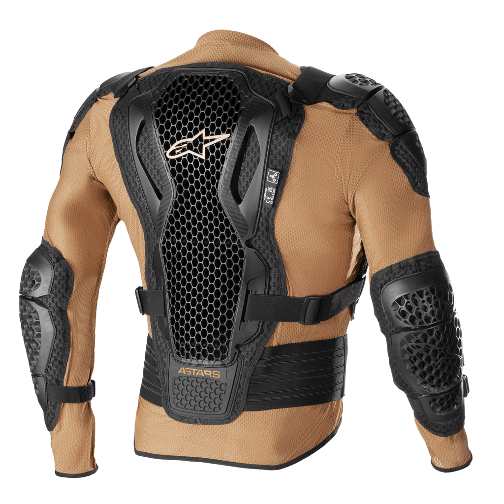 Alpinestars Bionic Action V2 Protection Jacket, Sand Black en Tangerine, achteraanzicht met de Cell Technology rugbeschermer met honingraatontwerp, geïntegreerde schouder- en elleboogbescherming en ademende zandkleurige mesh-constructie.