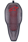 Alpinestars Nucleon Flex Proi Volledige Rugbeschermer Inzetstuk, Transparent Smoke Red, rookgrijze hexagonale celstructuur met rode binnenkern, rood Alpinestars-logo aan de bovenkant, ergonomische langwerpige schildvorm, sterk geventileerde motorbescherming