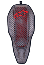 Alpinestars Nucleon Flex Proi Volledige Rugbeschermer Inzetstuk, Transparent Smoke Red, rookgrijze hexagonale celstructuur met rode binnenkern, rood Alpinestars-logo aan de bovenkant, ergonomische langwerpige schildvorm, sterk geventileerde motorbescherming