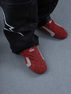 Alpinestars RSRV Starline schoenen, rode lifestyle sneakers met witte en grijze accenten, RSRV-logo, premium zachte textuur, casual straatmode
