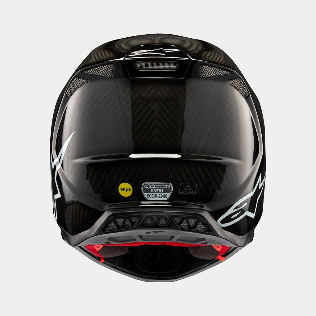 Alpinestars Supertech M10 Solid Helm, zwart glanzend carbon, achteraanzicht met glanzend koolstofvezelpatroon, wit Alpinestars-logo, MIPS- en ECE-certificeringsstickers, aerodynamische vorm met ventilatieopeningen