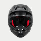Alpinestars Supertech M10 Fame ECE 22.06 helm, motorcrosshelm, zwart carbon mat en glanzend, vooraanzicht met zichtbare rode binnenvoering, aerodynamische koolstofvezel schaal, geventileerd ontwerp voor off-road racen