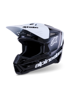Alpinestars S-M3 Radium-helm, motorcrosshelm, glanzend zwart, wit en grijs, voorzien van een wit vizier met zwarte merknaam, glanzende zwarte schaal met opvallende witte Alpinestars-logo's en grijze grafische accenten, aerodynamisch ontwerp voor off-road racen