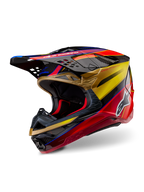 Alpinestars Supertech M10 Era helm, motorcrosshelm, goudgeel en Rio rood glanzend, slanke aerodynamische koolstofvezel schaal met levendige rode en gouden graphics, voorzien van meerdere inlaat- en uitlaatpoorten, wit Alpinestars-logo en een glanzende afwerking