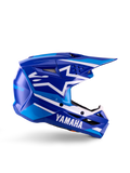 Yamaha S-M3 jeugd motorcrosshelm, blauw en wit glanzend, zijprofiel met opvallende Yamaha-branding en Alpinestars-sterlogo, geometrisch ontwerp met lichtblauwe accenten, geventileerde schaal met lang vizier, ECE 22.06 gecertificeerde off-road hoofdbescherming