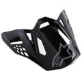 Alpinestars S-M8 helmvizier Radium, glanzend zwarte motorhelmklep met grijs Alpinestars-logo, voorzien van aerodynamische hoekige uitsnedes en scherpe randen, moderne racestijl voor off-road helmen