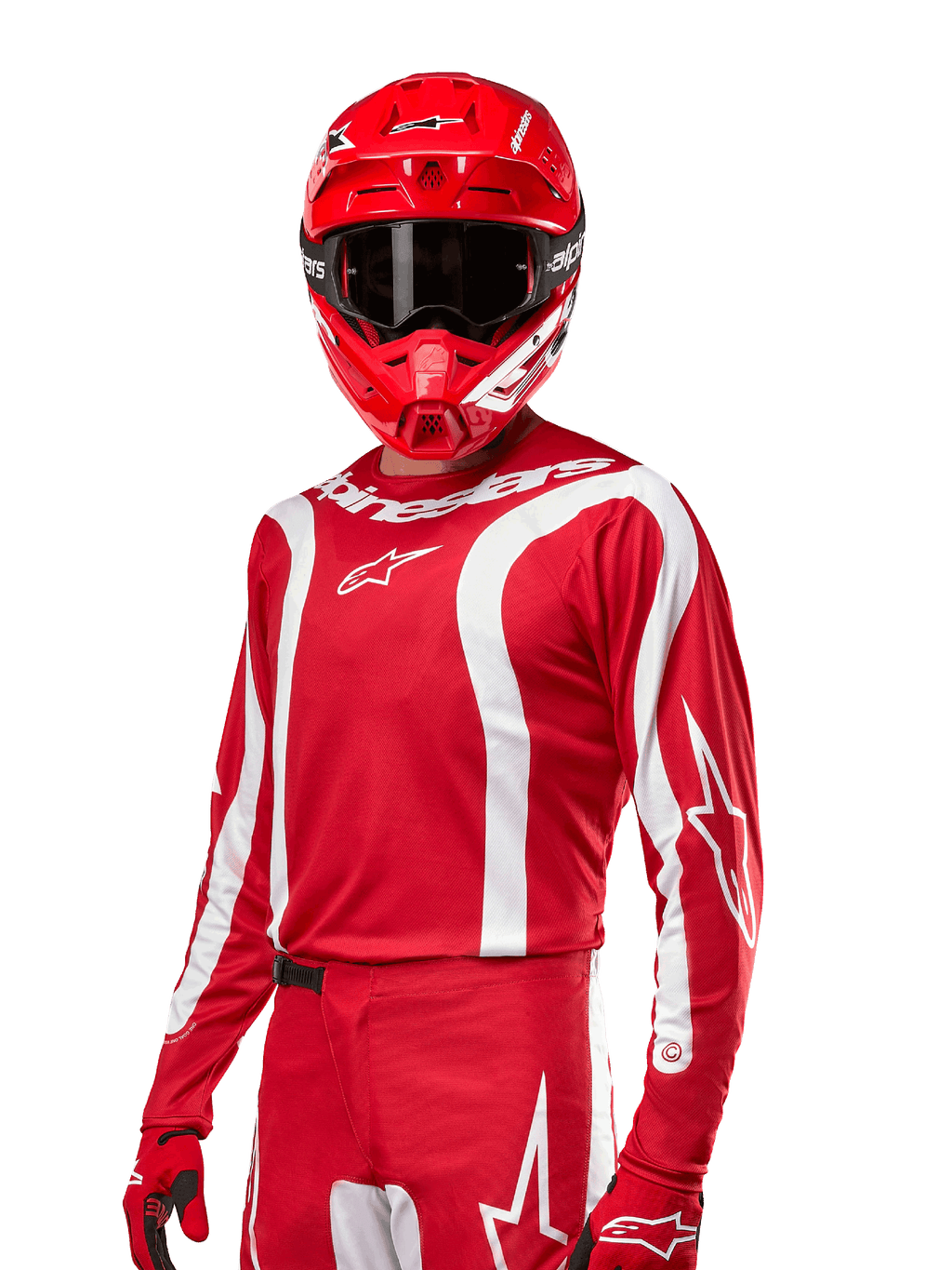 Alpinestars 2024 Fluid Lurv jersey, motorcross shirt, Mars Red en wit, gedragen met bijpassende rode helm en handschoenen, opvallend sportief design met witte gebogen strepen en Alpinestars-branding