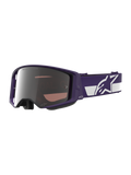 Alpinestars Limited Edition HUNTA96 XXV Supertech Vision Goggles, motocrossbril, paars en wit met zilveren spiegelglas, voorzien van de tekst "ONE GOAL. ONE VISION." op de lens, brede verstelbare band met prominent Alpinestars-logo, hoogwaardige beschermende eyewear voor off-road racen