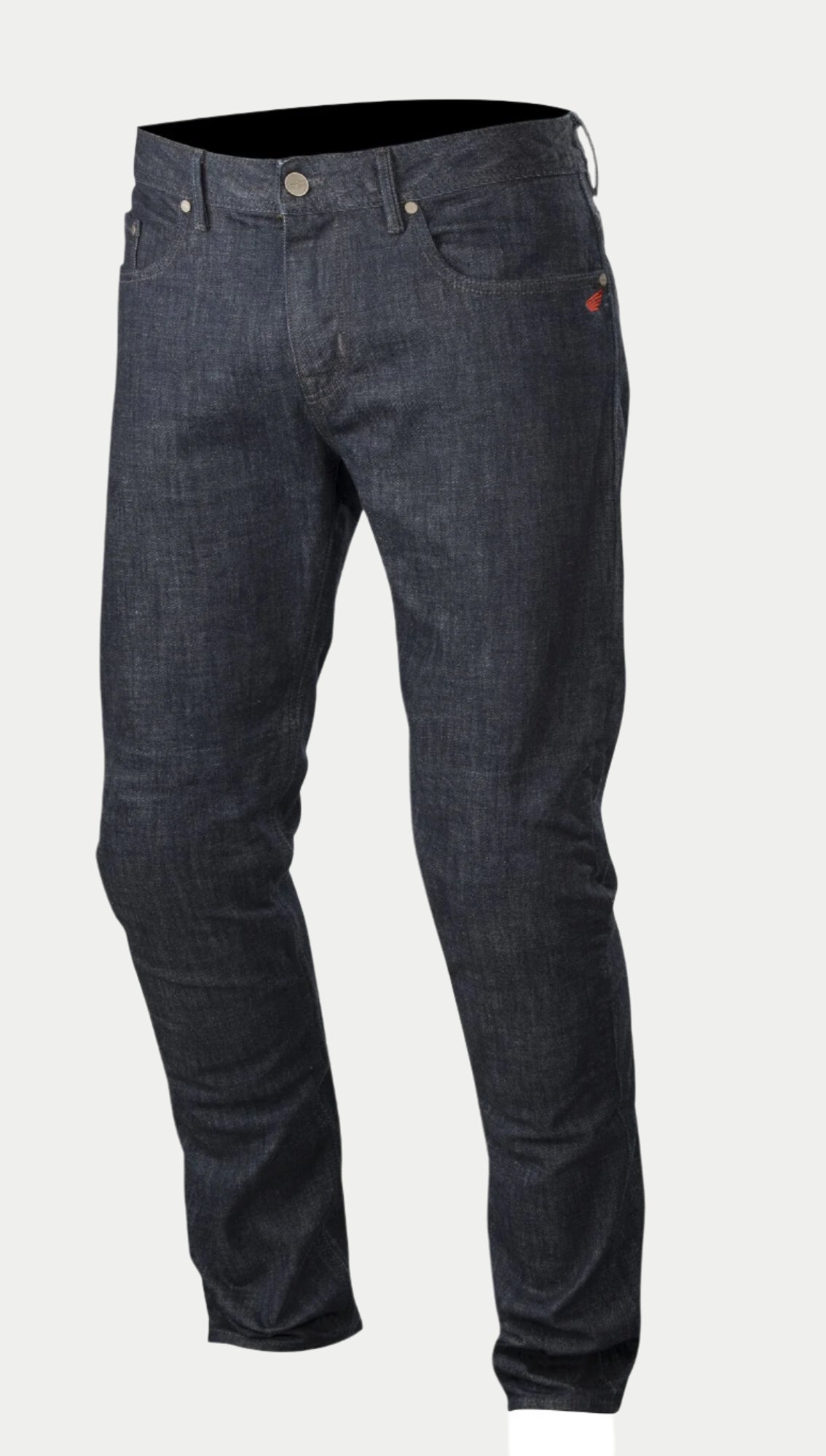 Alpinestars Copper Denim broek, motorjeans, donkerblauw, met een standaard rechte pasvorm, klassiek vijfzakkenontwerp met een klein rood logo-accent op de zak en voorgevormde beenconstructie voor stedelijk gebruik.