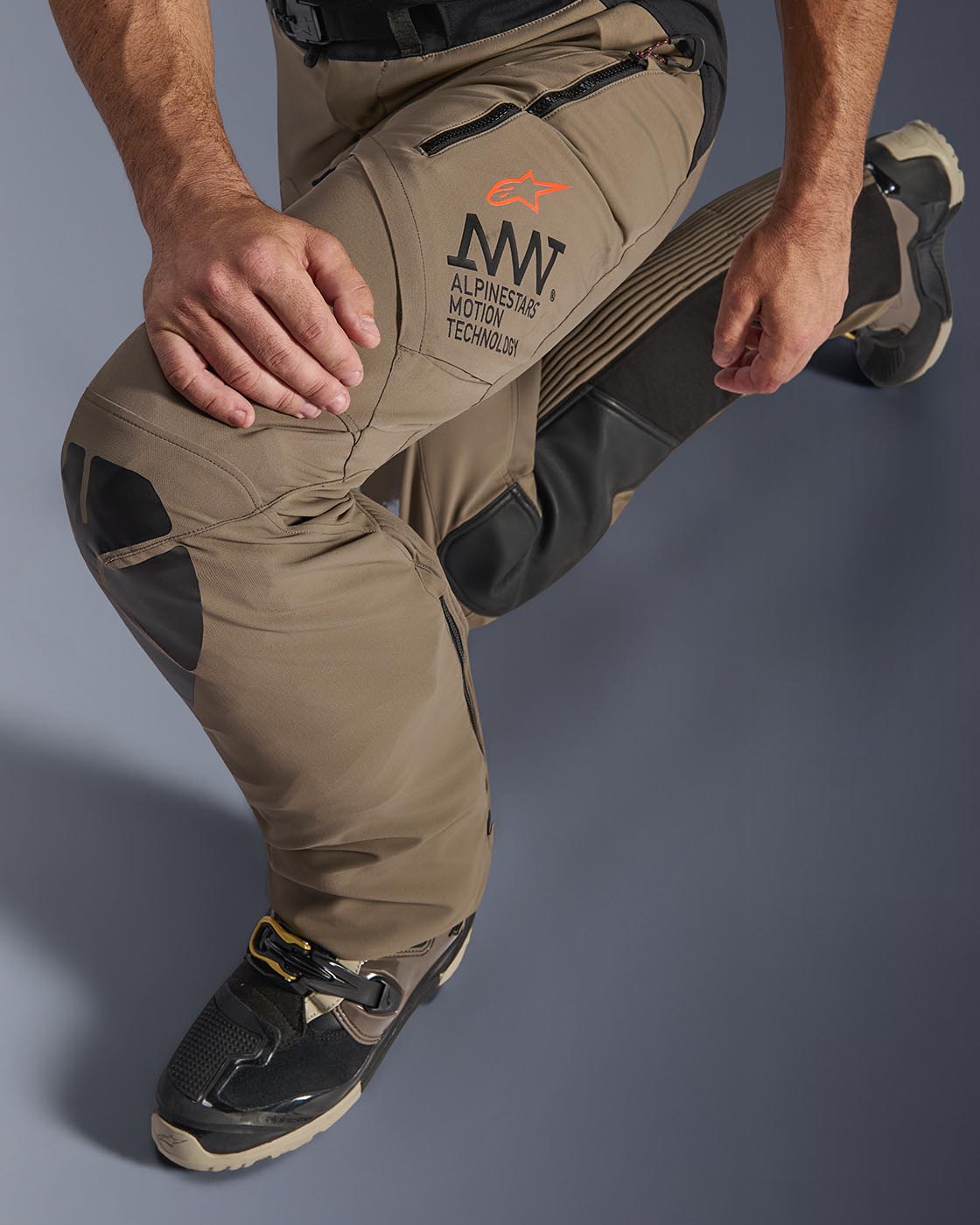 パンツ EMOSTANCECLUB MULTI DISTRESSED COATING AMT-8 Stretch Drystar® XF - Broeken Motorcycle | Alpinestars®