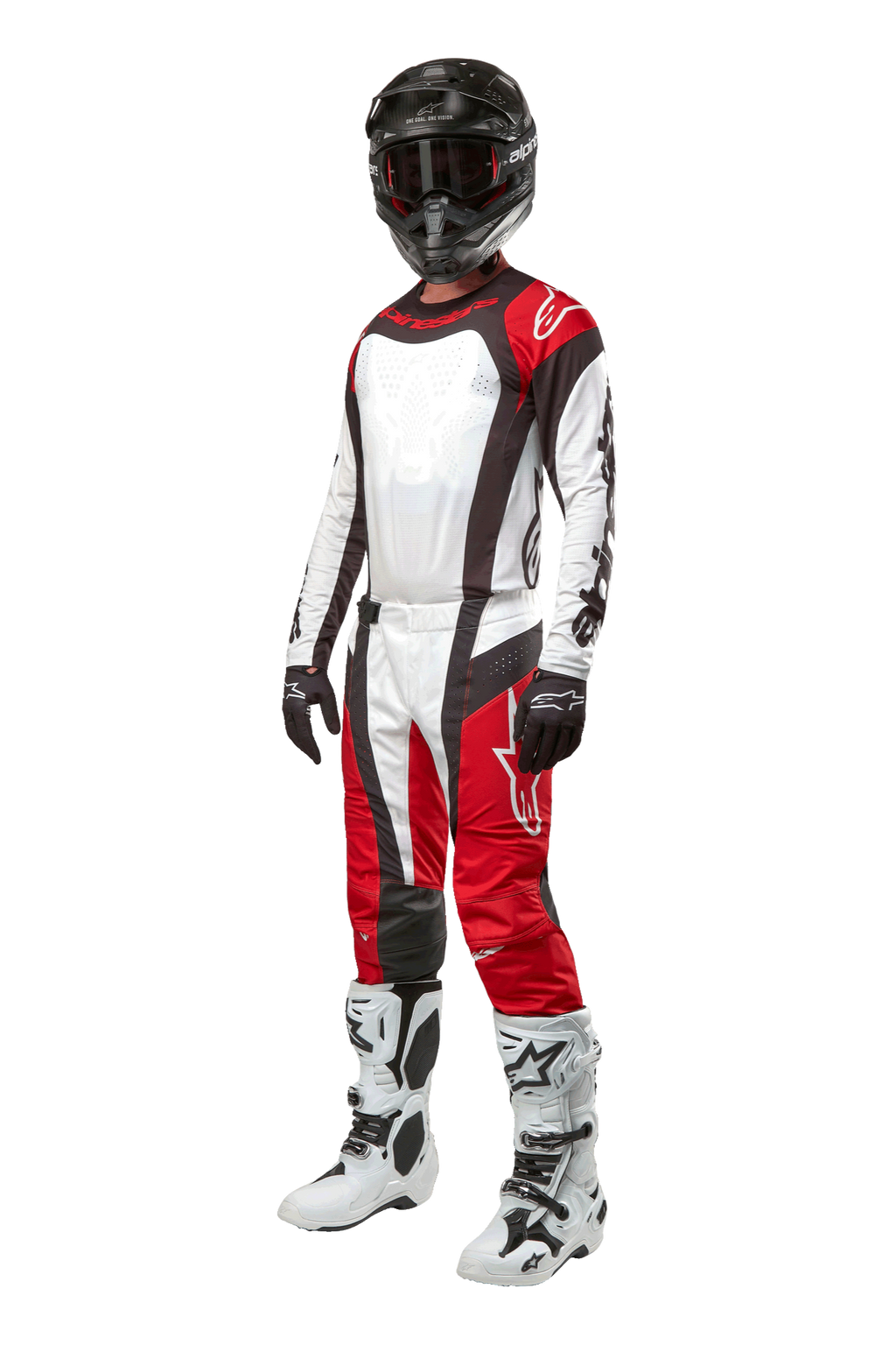Motorcrosser in volledige Alpinestars uitrusting, 2024 Techstar Ocuri Pants in Mars Red White Black, bijpassend shirt, zwarte helm met crossbril, zwart-witte handschoenen en witte motorcrosslaarzen, professionele off-road race-outfit