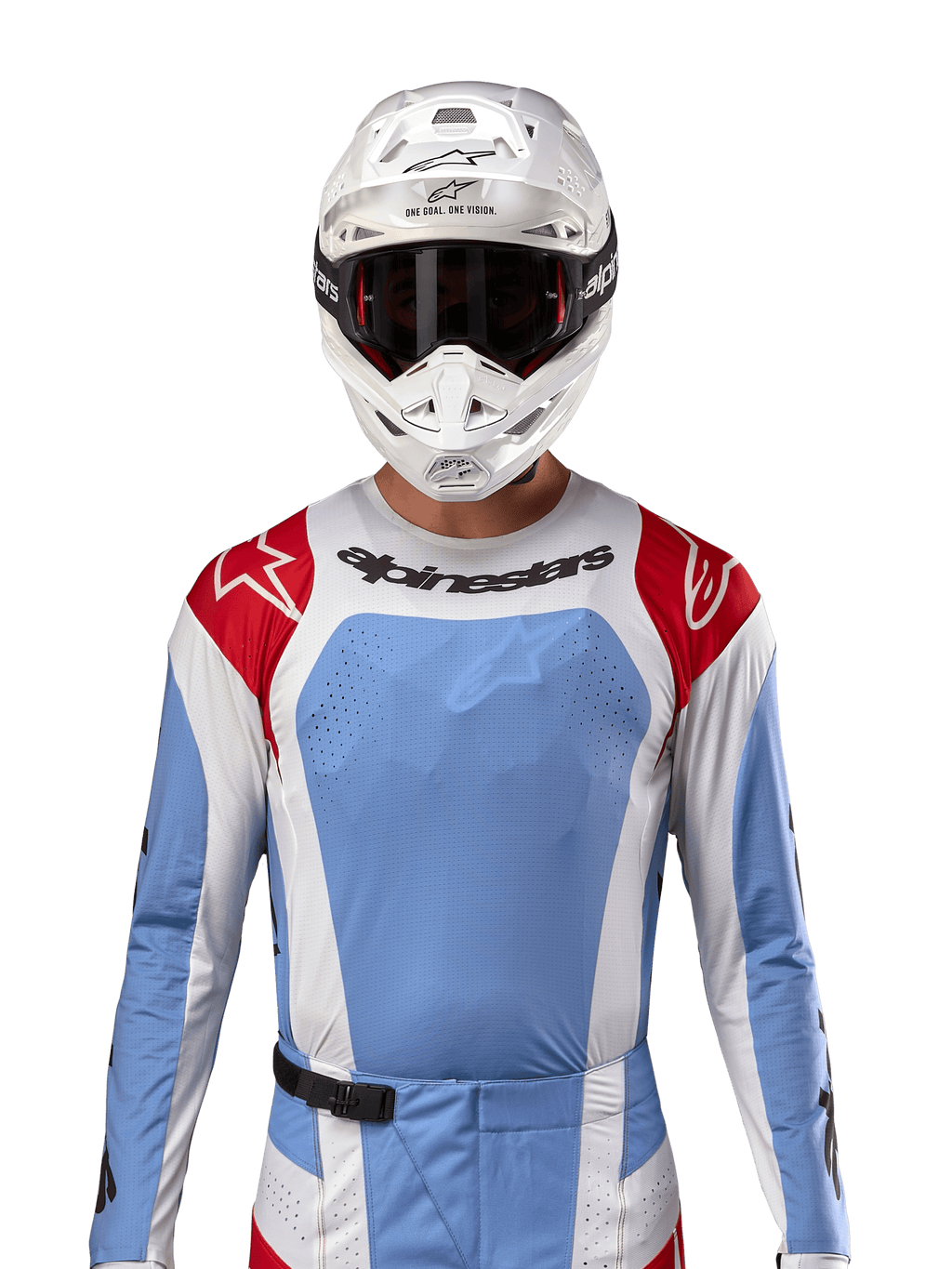Alpinestars 2024 Techstar Ocuri Jersey, motorcross shirt, lichtblauw met rood en wit, vooraanzicht met laser-gesneden ventilatie en atletische pasvorm, gedragen met een witte helm en crossbril voor een professionele off-road racing look