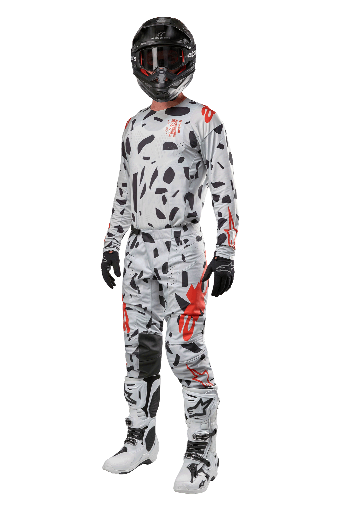 Alpinestars 2024 Techstar Rantera broek, motorcrossbroek, Haze Gray Camo, gedragen met bijpassende jersey, zwarte helm en witte en zwarte laarzen, met zwarte abstracte patronen en rode accenten, complete off-road race-uitrusting