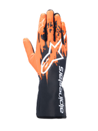 Alpinestars Tech-1 K V3 handschoenen, karthandschoenen, zwart, oranje en wit, voorzien van een gesublimeerd grafisch ontwerp met oranje penseelstreekpatronen op een zwarte basis, groot wit Astar-logo op de handrug, verticale Alpinestars-tekst op de manchet, professionele kartuitrusting